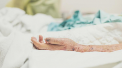 晚期癌症患者出现腹水该怎么办？广州肿瘤专家潘静主任教你两招解决方法！